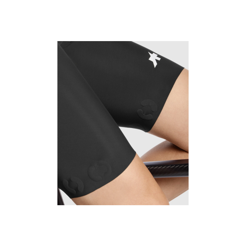 Spodenki kolarskie ASSOS Dyora R S11 black