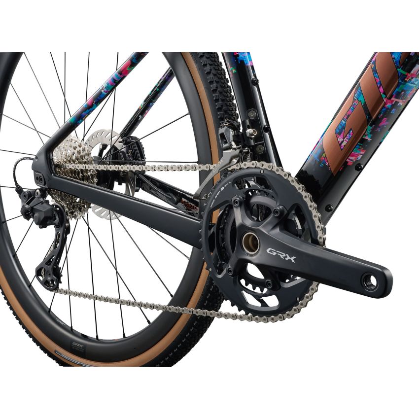 Giant Revolt Advanced 0 SE