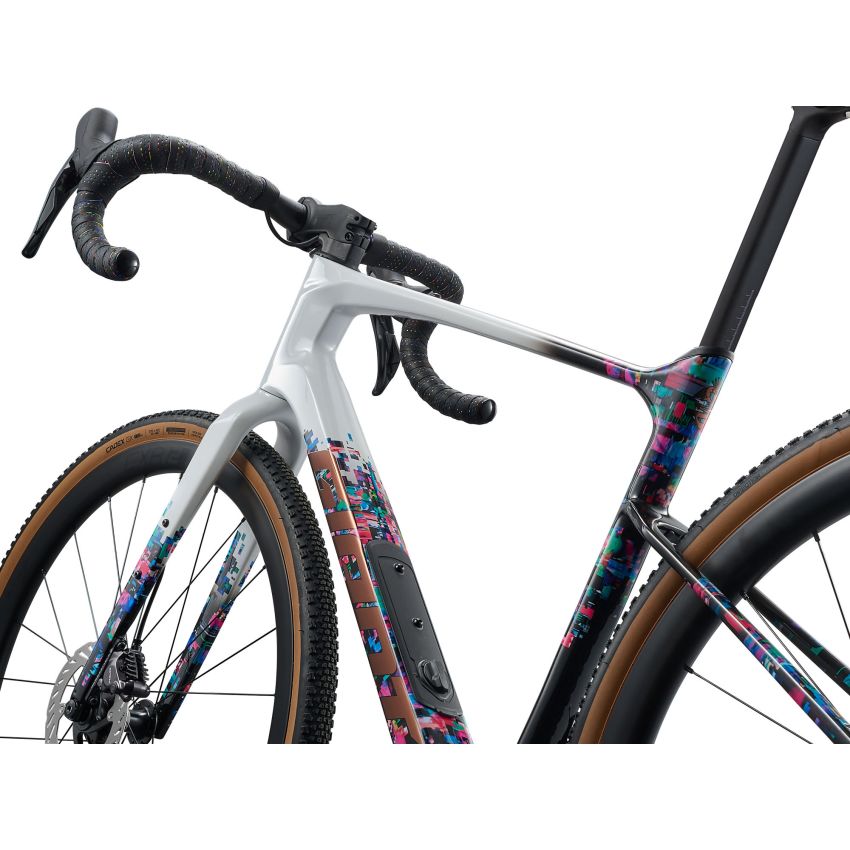 Giant Revolt Advanced 0 SE